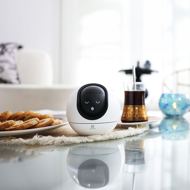 C6 – Cámara EZVIZ para vivienda o despacho con funciones inteligentes, detección de personas y mascotas, detección por voz