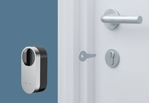 Cerradura inteligente con teclado y gateway para abrir la puerta desde cualquier lugar con el móvil o con un código